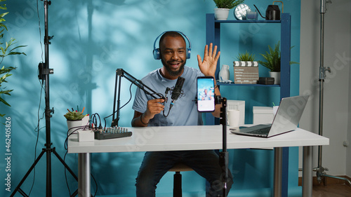 Εκτύπωση καμβά African american vlogger using smartphone to film podcast in studio