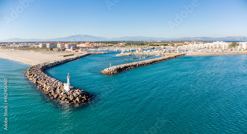 Wallpaper Mural Panorama aérien de l'entrée du port de Barcarès dans les Pyrénées orientales (France) Torontodigital.ca