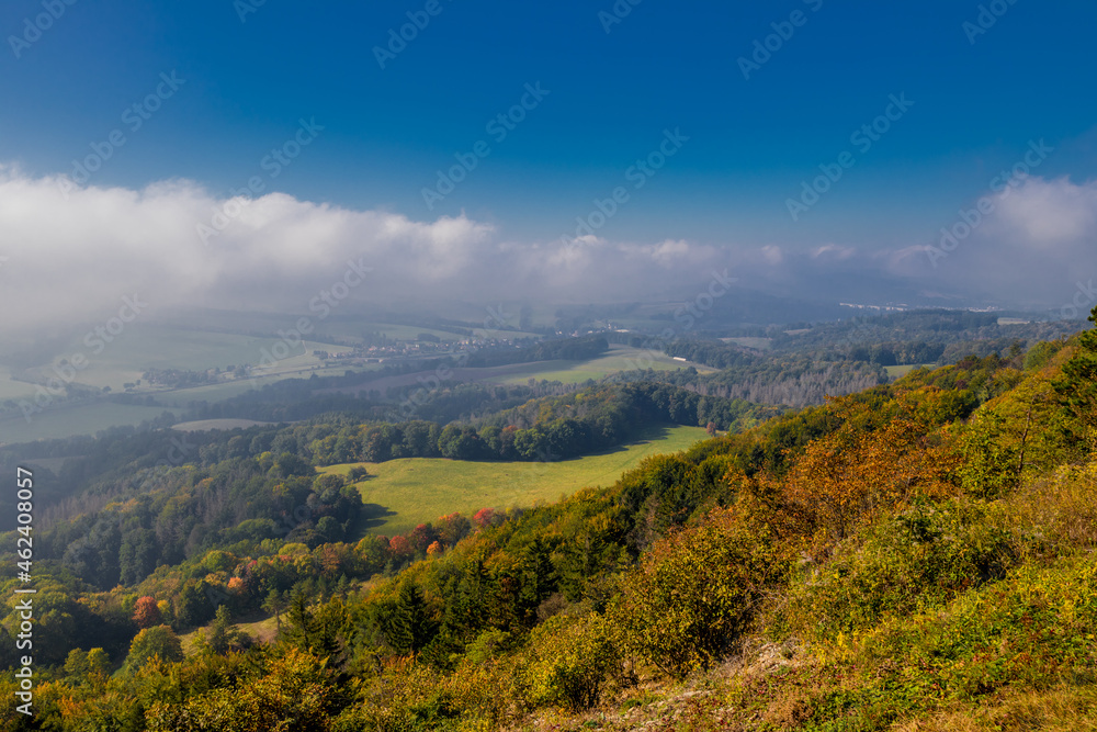 Fototapeta premium Herbstliche Entdeckungstour entlang der prachtvollen Hörselberge bei Eisenach - Thüringen