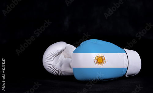 Boxing glove with Argentina flag on black background © Александр Бердюгин