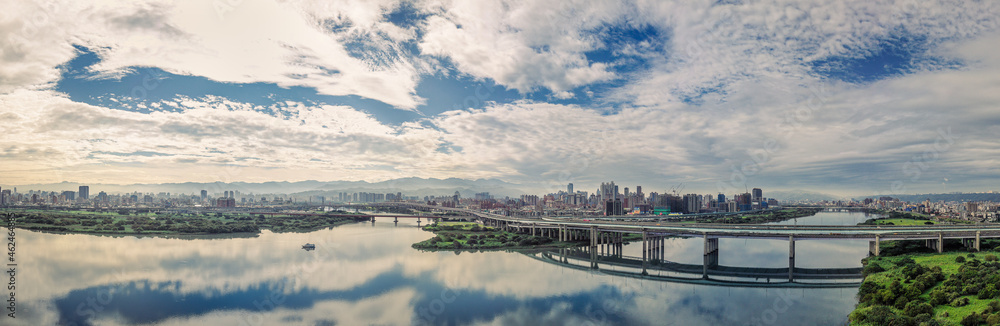 River surrounds the city