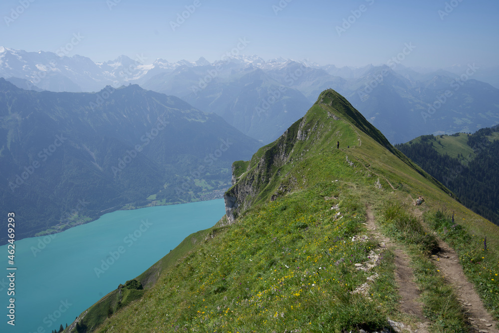 Wundervolle Schweizer Berglandschaft. Dieses Bild wurde auf dem Augstmatthorn in der Schweiz  gemacht. Ausblick auf die Schweizer Alpen und den Brienzersee