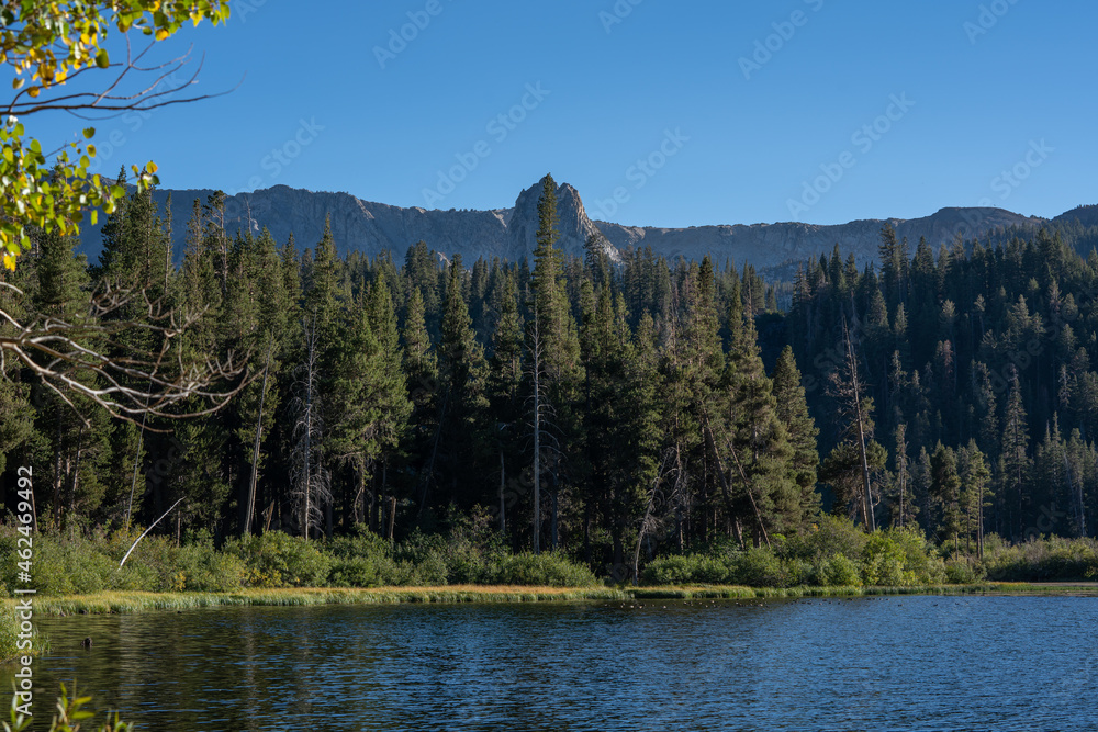 Obraz premium Mammoth lakes on a summer, sunny day