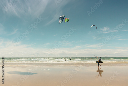 kite surf sur la plage en été