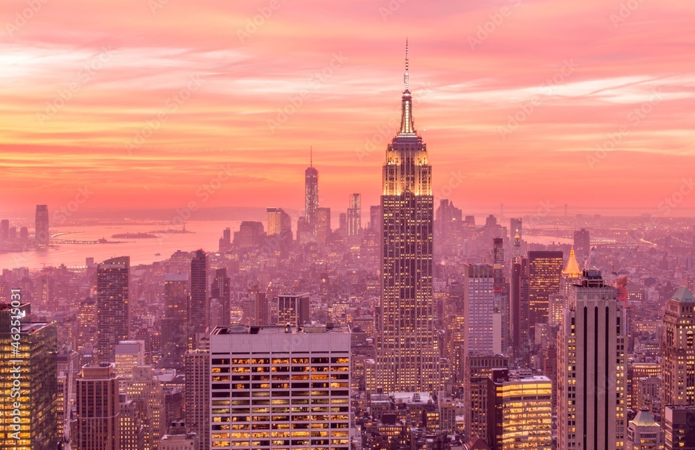 Obraz premium View of New York Manhattan during sunset hours