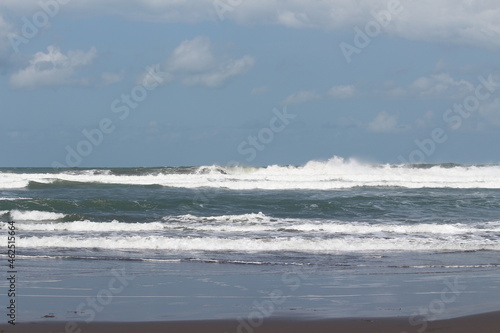 waves on the beach © VIX
