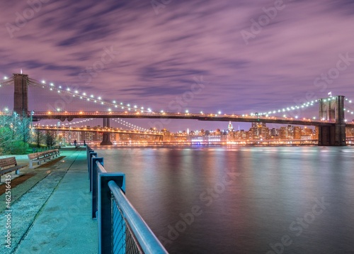 Night view of Manhattan and Brooklyn bridge © Elnur