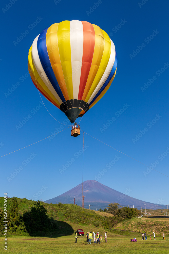 Obraz premium 富士山と熱気球