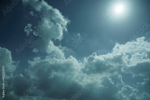 Fototapeta Naklejka Na Ścianę i Meble -  太陽と雲