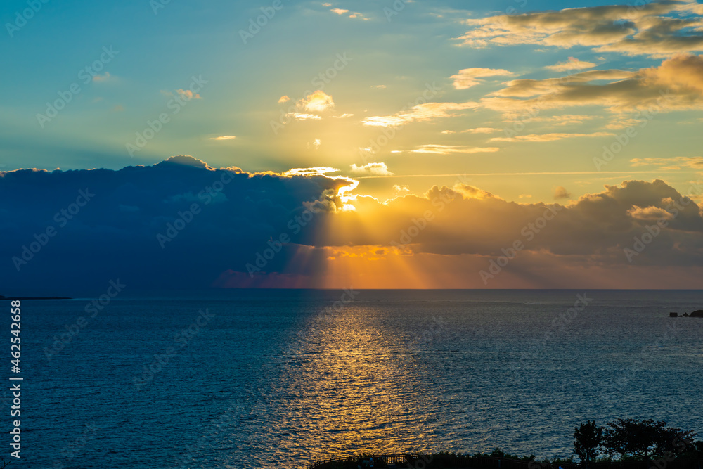 Fototapeta premium 知念岬から観る日の出