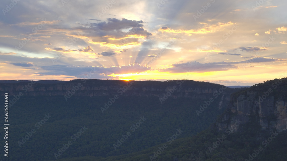 sunset shot from echo point at katoomba in nsw
