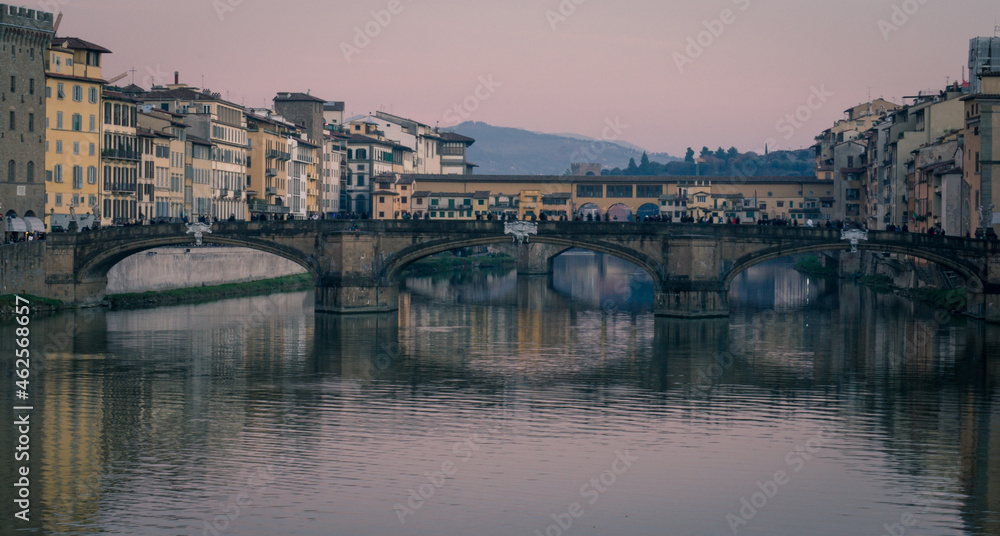 Fototapeta premium Santa Trinita Bridge in the evening