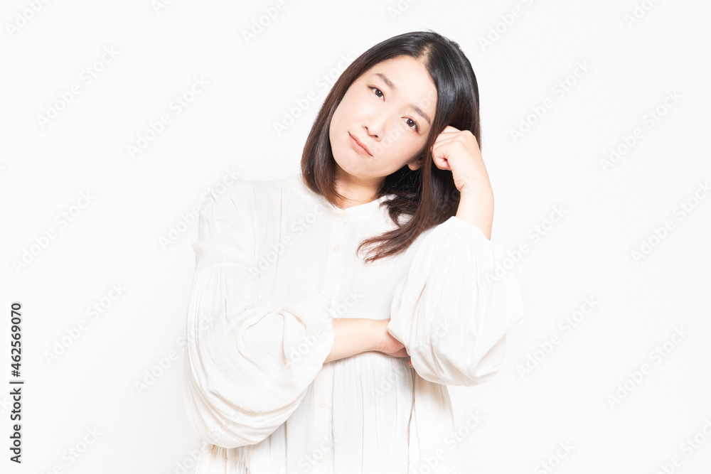 悩み事を抱える主婦 悩み事を抱える主婦