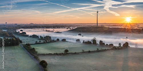 Photos Sunrise and the first rays of sunshine over the fog-covered Ruhr meadows in Duis