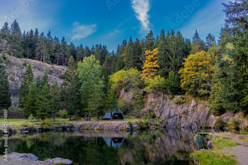Der farbenfrohe Herbst kehrt langsam aber sicher auf den Höhen des Thüringer Waldes ein - Thüringen