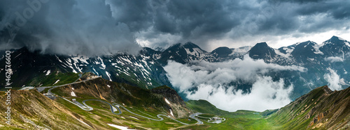 Fototapeta Naklejka Na Ścianę i Meble -  Panoramic High Alpine Road Grossglockner in Dramatic Mountains
