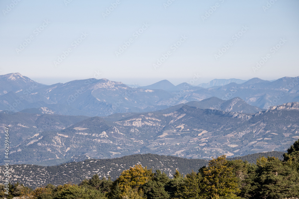 vue des montagnes au sommet du Mont-Ventoux