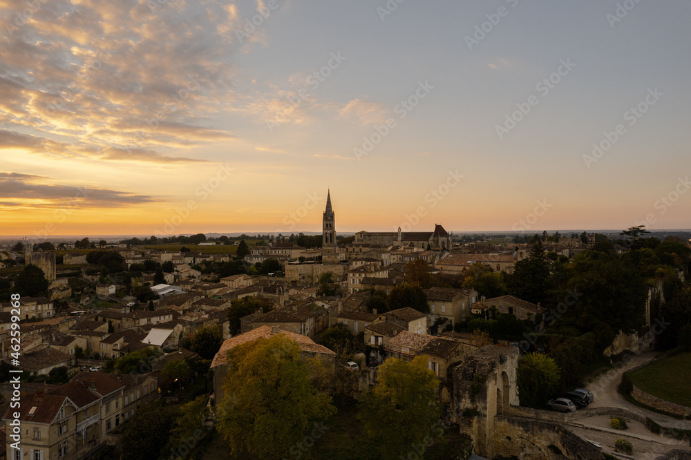 Naklejka premium Sunset in Saint-Émilion