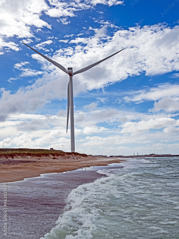 Windenergieanlage an der Küste von Hanstholm, Dänemark
