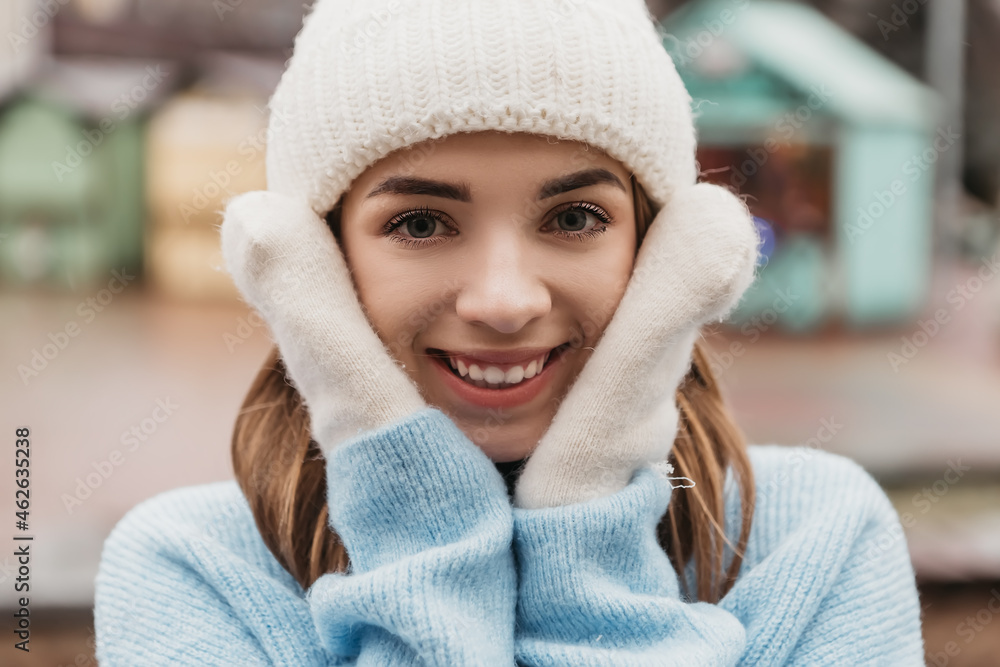 Young pretty smiling woman looking at the camera dressed knitted hat mittens. Cold weather, winter holidays, travel. New Year Christmas fair decorations, Valentines Day concept copy space
Young pretty smiling woman looking at the camera dressed knitted hat mittens. Cold weather, winter holidays, travel. New Year Christmas fair decorations, Valentines Day concept copy space