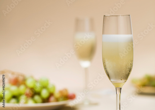 Champagne glass / Composition