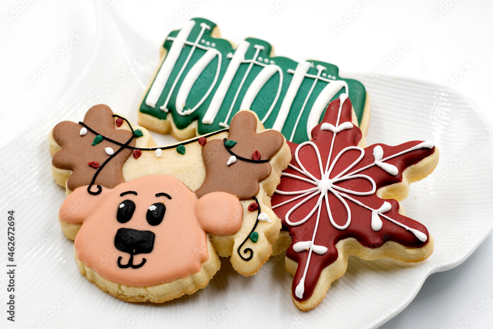 Obraz premium Christmas festive cookies up-close with green and red icing