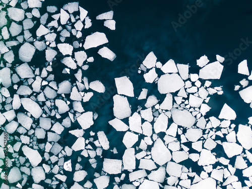 Canvas Print Ice floes on the water surface of the lake