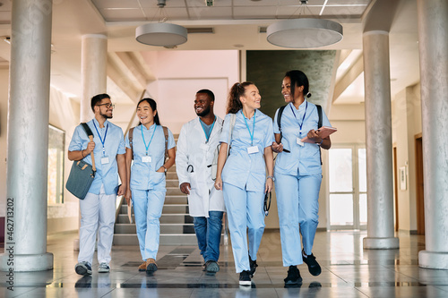 Εκτύπωση καμβά Happy multiracial medical students talk while walking through corridor of medical university