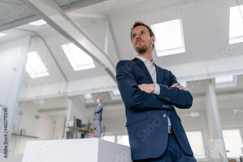 Businessman in office with his 3D look-alike