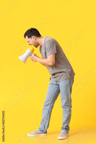 Protesting young man with m...