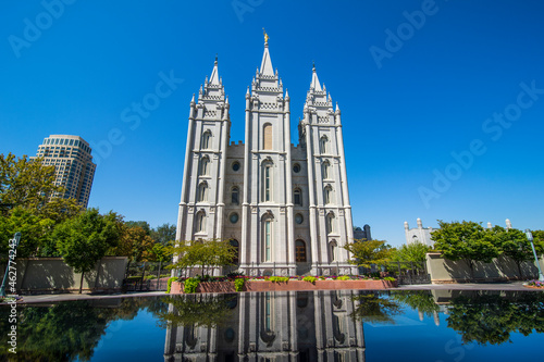 USA, Utah, Salt Lake City, Mormon Salt Lake City Temple reflecting in a little pond