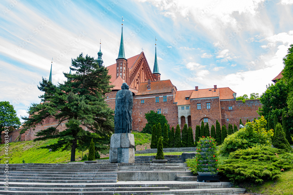 frombork mikołaj kopernik pomnik zamek katedra