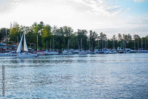 Fototapeta Naklejka Na Ścianę i Meble -  giżycko jezioro słońce zachód słońca wschód słońca port jacht żaglówka pomost mostek plaża giżycko jezioro słońce zachód słońca wschód słońca pomost mostek plaża warmia mazury