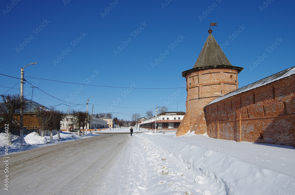 Obraz premium Yuryev-Polsky, Vladimir Oblast, Russia - March, 2021: Mikhailo - Arkhangelskiy Monastery in winter sunny day. Kremlin tower and wall