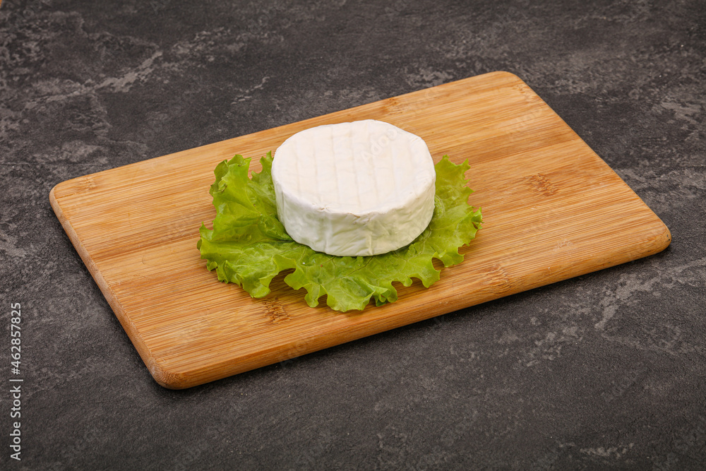 Delicous Brie round soft cheese Delicous Brie round soft cheese