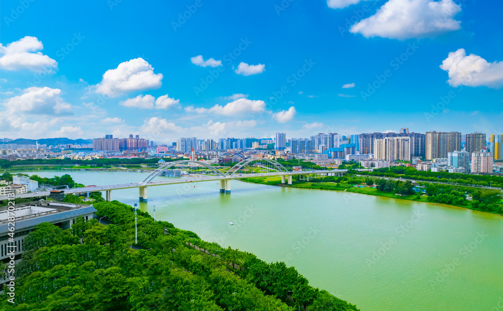 Naklejka premium Urban environment of Yong River, Nanning, Guangxi