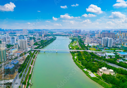 Urban environment of Yong River, Nanning, Guangxi © Weiming