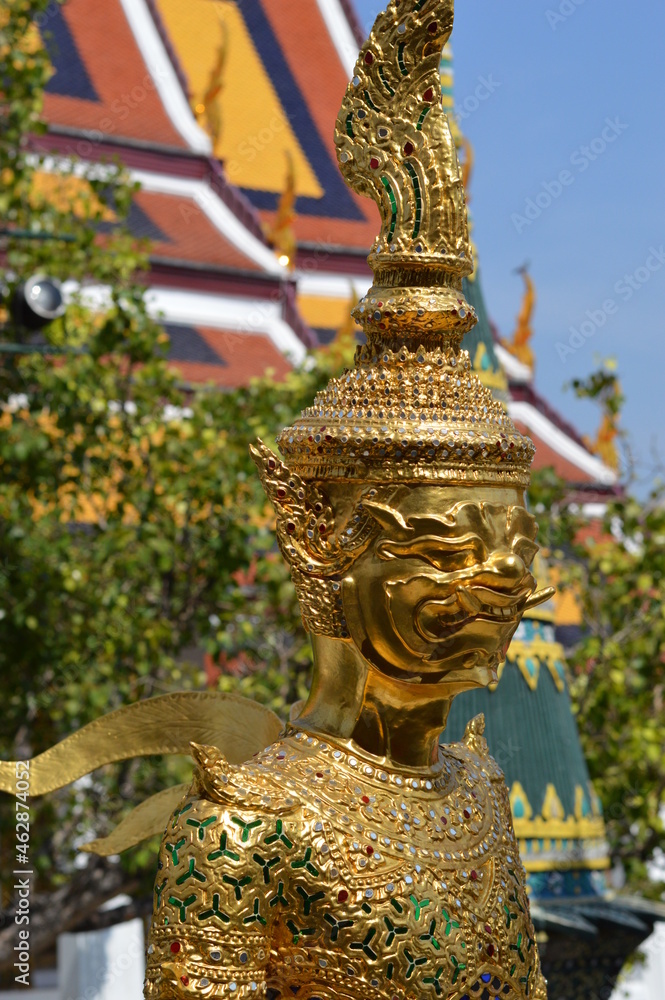 golden statue temple