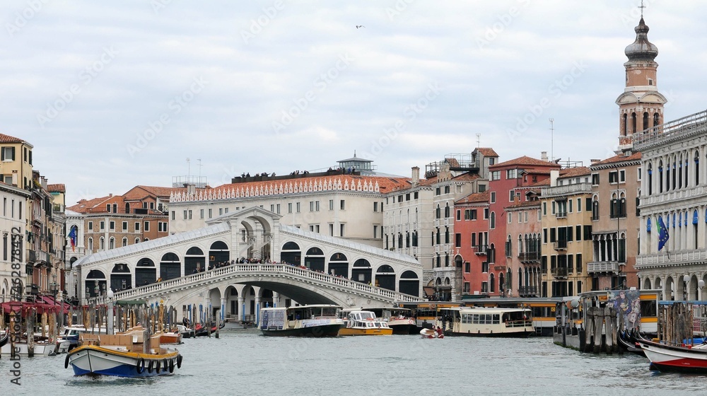 le pont Rialto à Venise en Italie