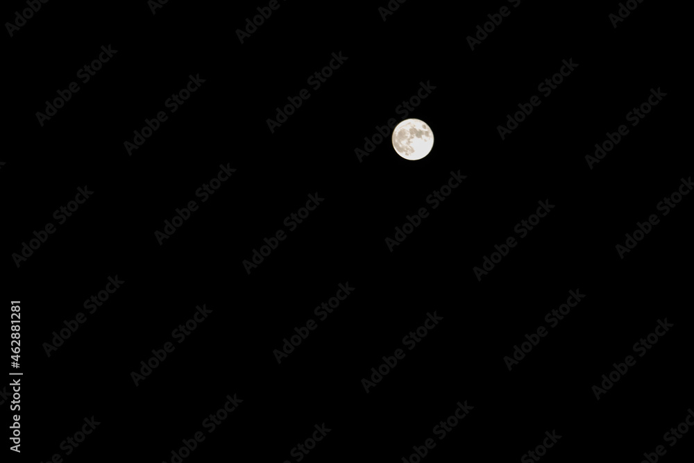 夜空に浮かぶ満月 夜空に浮かぶ満月