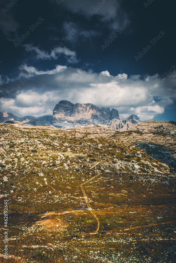 Fototapeta premium Dolomity, Włochy, okolice Tre Cime di Lavaredo 
