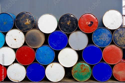 カラフルなドラム缶