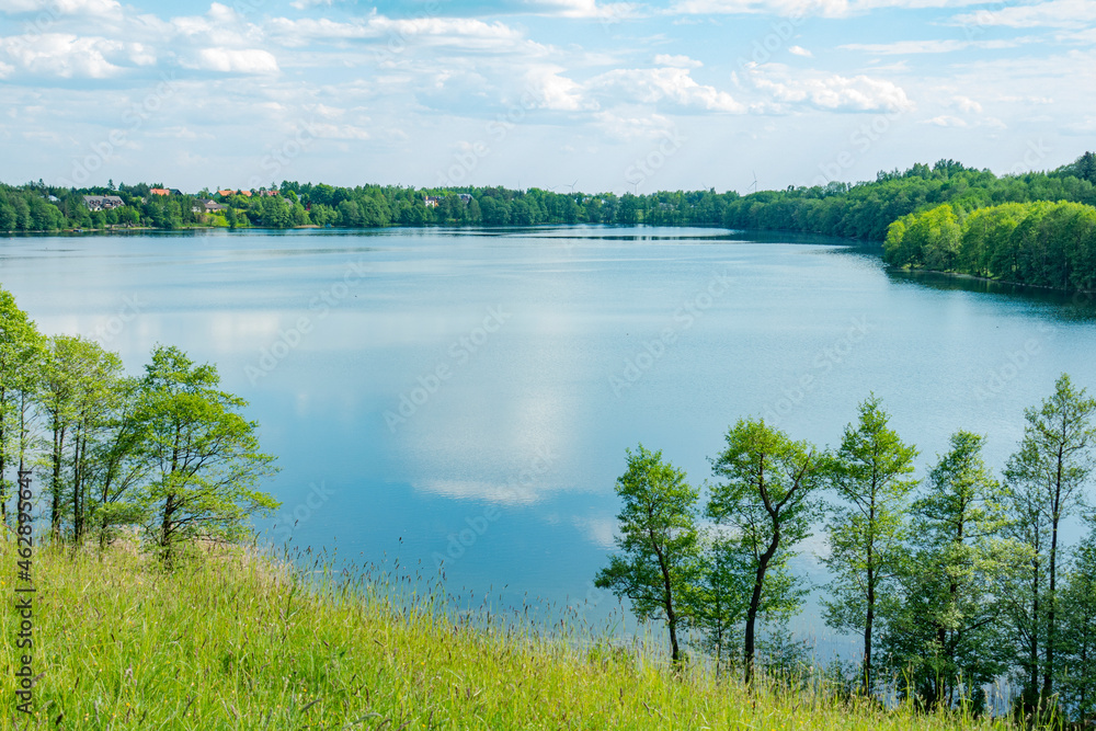 Obraz na płótnie hańcza jezioro łąka drzewa las wieś dolina pagórki najgłębsze podlasie podlaskie suwalszczyzna krajobraz w salonie