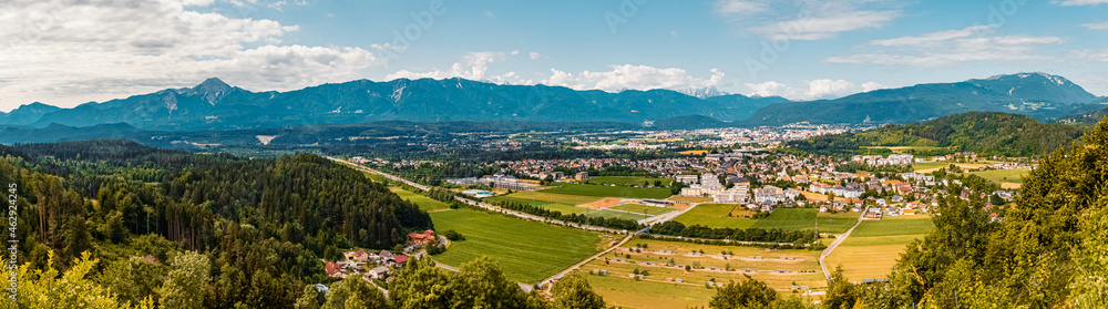 Obraz premium High resolution stitched panorama of a beautiful alpine summer view with the city of Villach at the famous Landskron castle ruins, Villach, Kaernten, Austria
