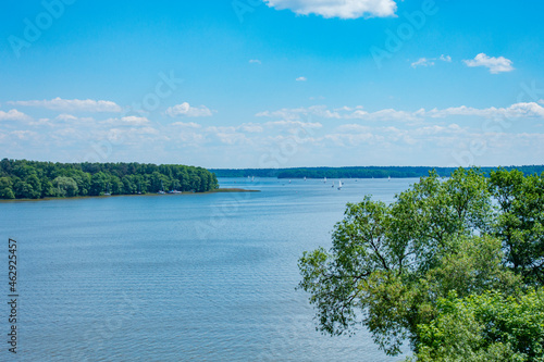 Fototapeta Naklejka Na Ścianę i Meble -  jezioro woda żaglówka jacht port przystań siemiany iława plaża lato wiosna wakacje warmia mazury warmińsko-mazurskie