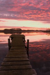 Fotobehang Roze Meer met dramatische vurige hemel  © Lars Gieger