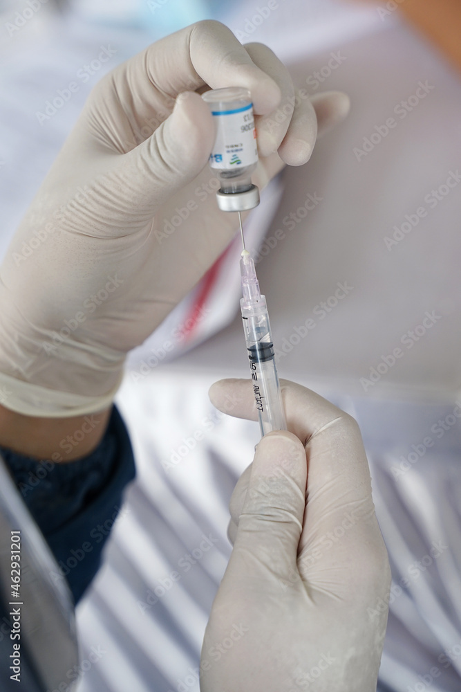 Doctor holding a syringe with liquid sinovac vaccines Concept fight against virus covid19 Doctor holding a syringe with liquid sinovac vaccines Concept fight against virus covid19