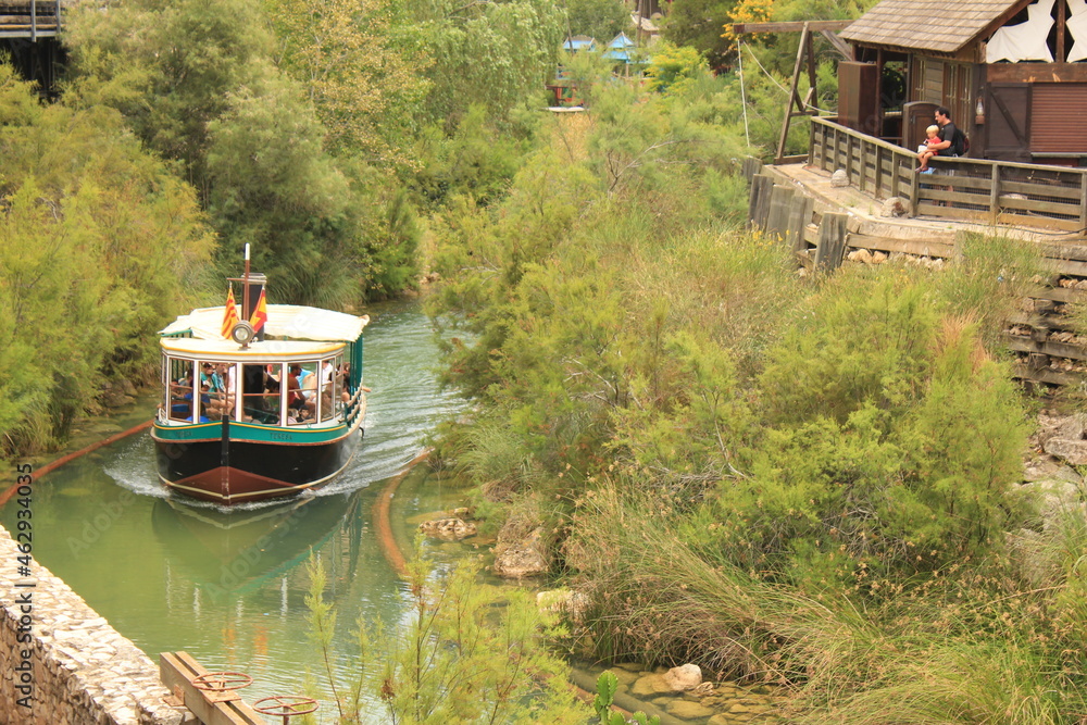 Obraz premium Boat in the river