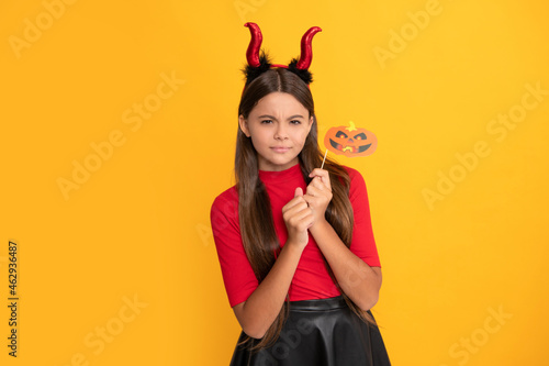 Canvas-taulu devil kid with pumpkin party accessory