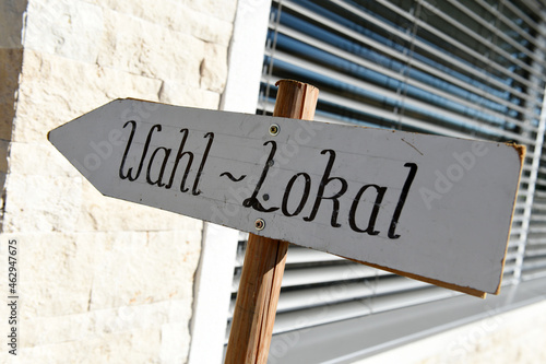 Schild Wahllokal in Oberösterreich, Österreich photo